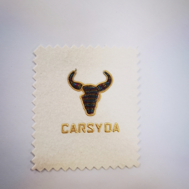 Fashion And Lovely Oxhead Custom Clothing Patches Electroplating Embroidery